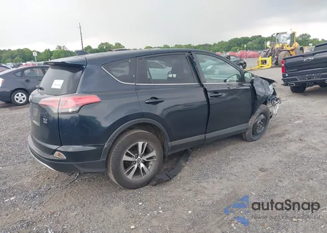 2018 Toyota Rav4 Xle z USA, uszkodzony, nr VIN 2T3RFREV0JW815634